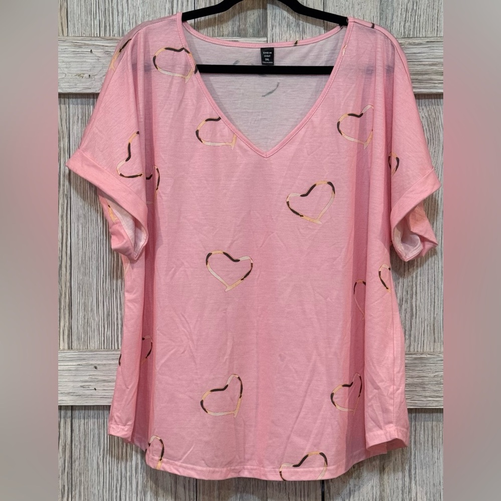 SHEIN Pink Heart Pattern V-Neck Tee sz 3XL